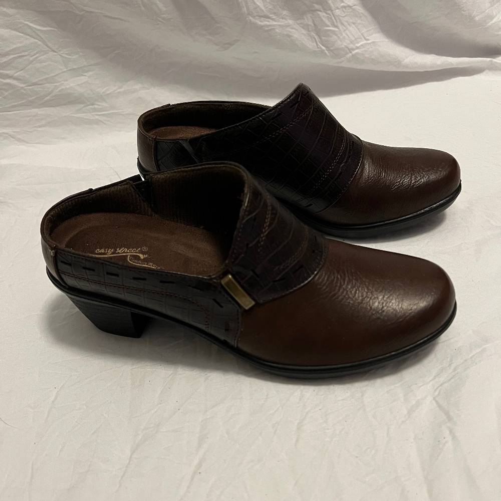 Easy Street Women’s Cynthia Brown Clogs/Mules - Size 6